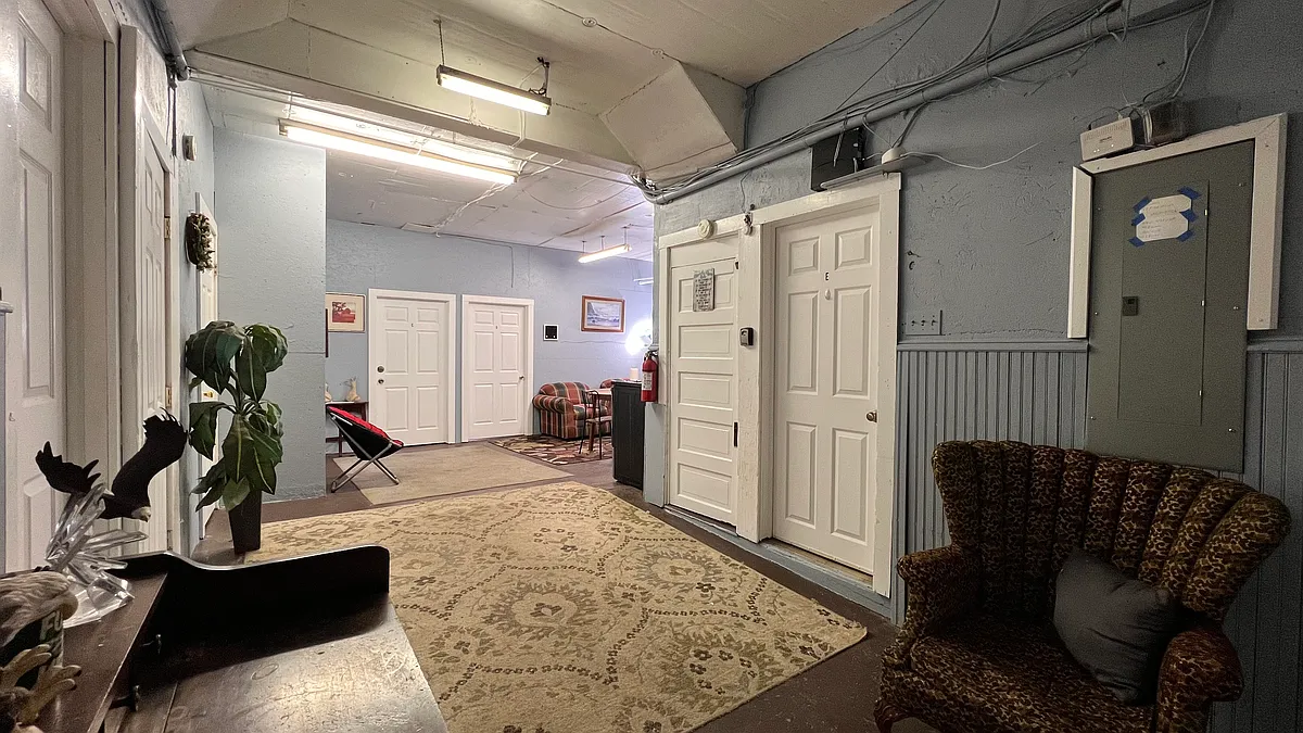 Building Photo - 44 E Bacon St #D