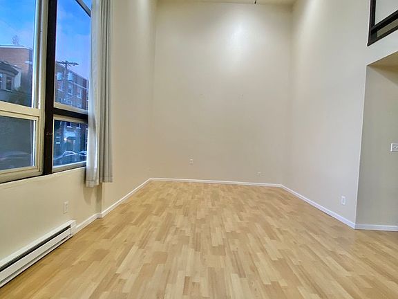 5th image of 312 Harvard Ave E APT 204