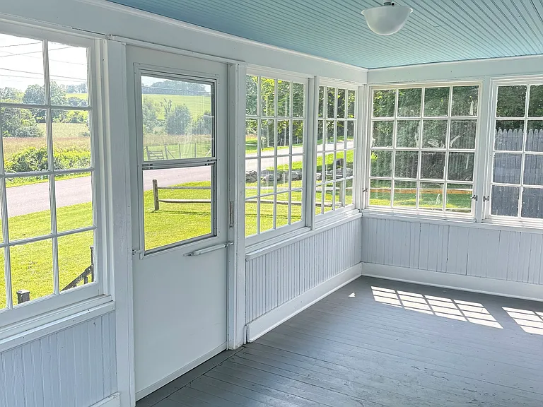 31 Sharon Valley Rd — Photo 3