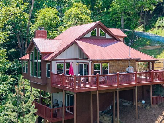 4th image of 561 Summit Ln