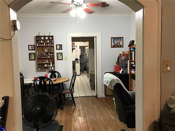 5th image of 412 W Avenue B