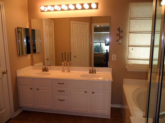 Vanity with dual sinks in cultured marble