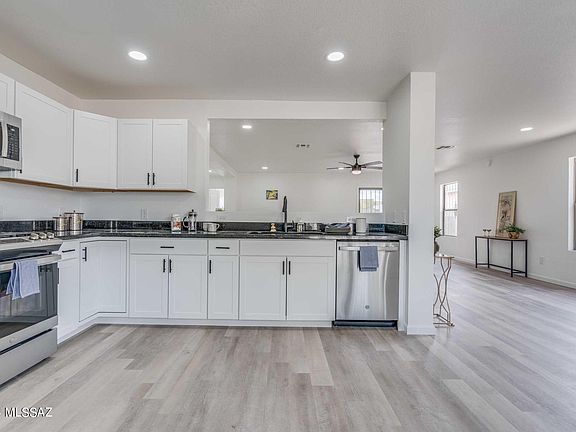 5th image of 6285 S Avenue De La Chandelle