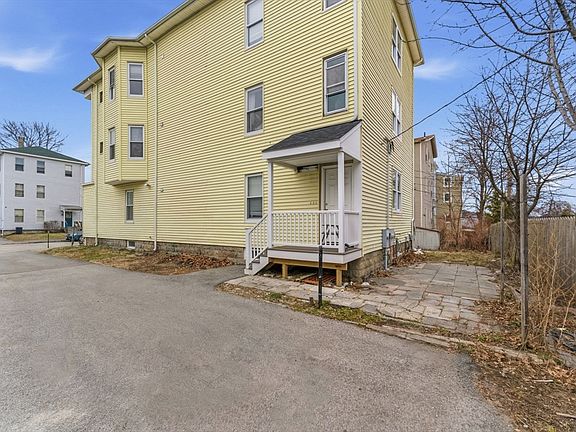 3rd image of 121 Winfield St