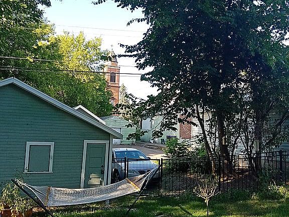 2nd image of 929 Magnolia Ave E
