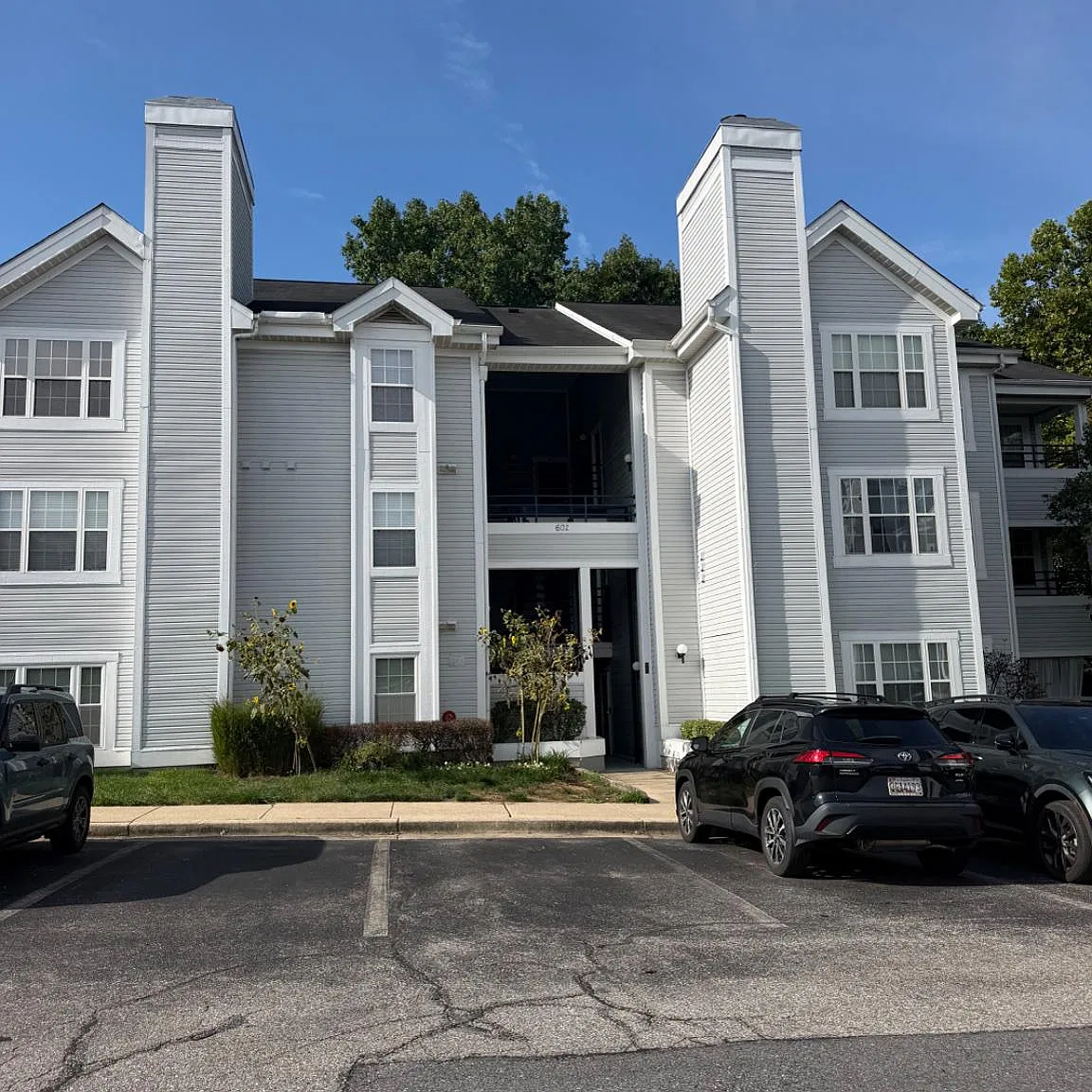2 bed, 2.0 bath, 999 sqft, $2,300 — Photo 1