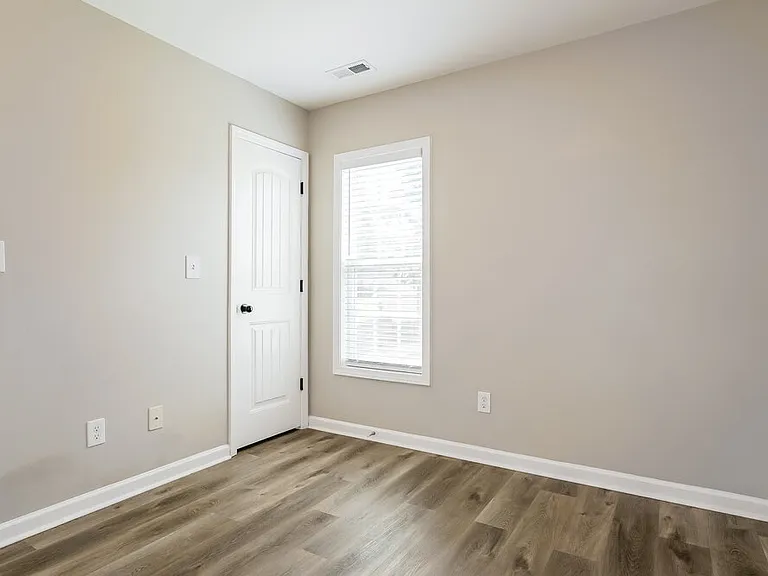 332 Chamberlain Dr — Photo 16