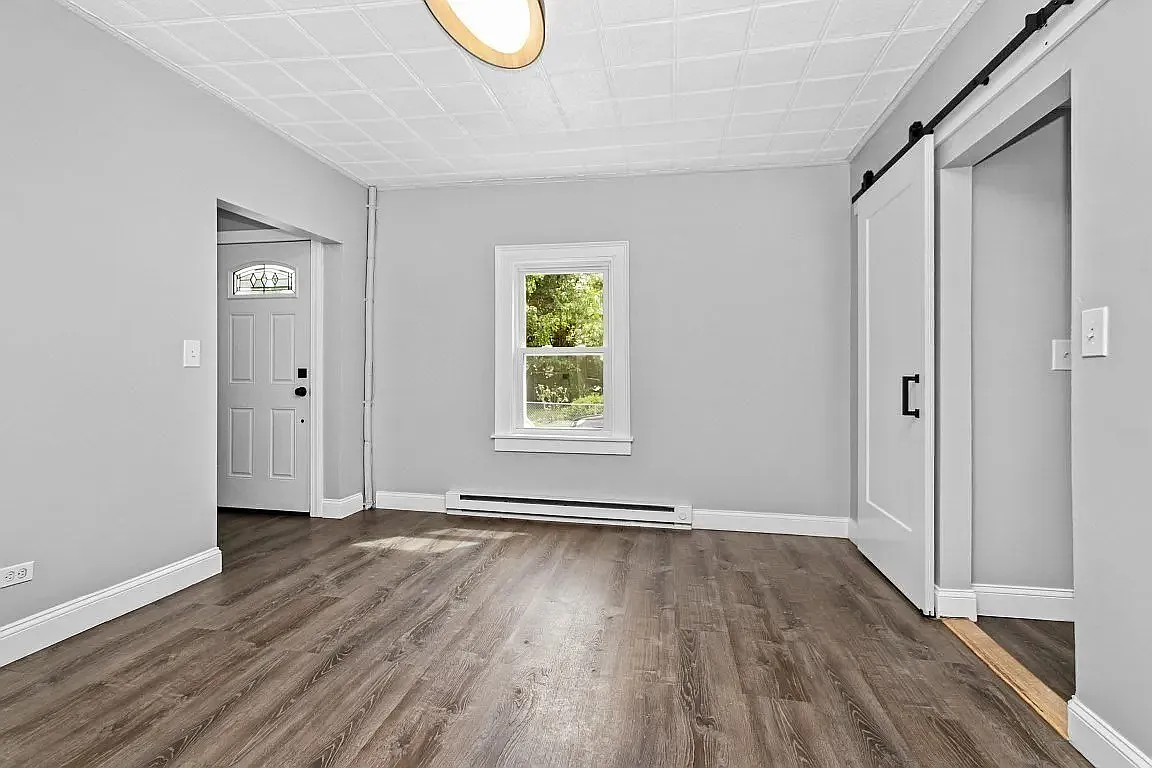 3 bed, 1400 sqft, $3,000 — Photo 3