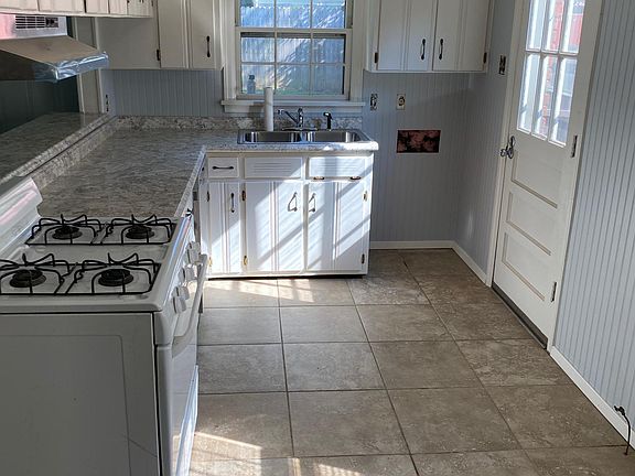 2nd image of 5252 Dorset Dr