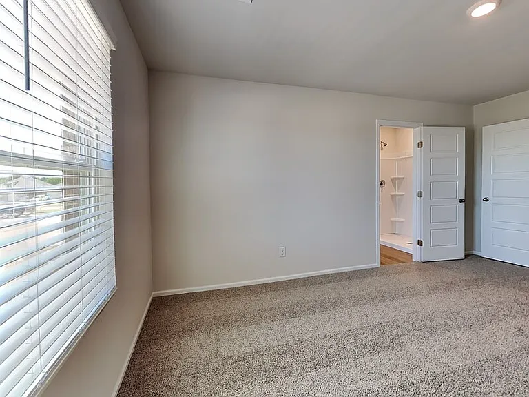 529 Saint Charles Pl — Photo 7