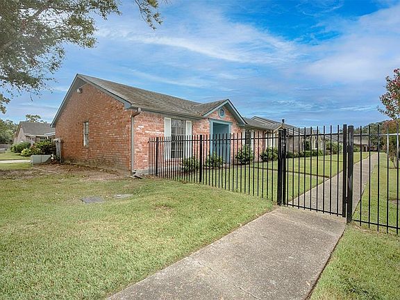 2nd image of 3724 Laura Leigh Drive