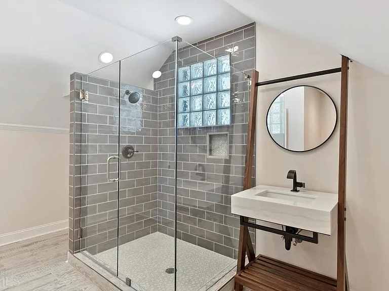 Third Bathroom, en-suite