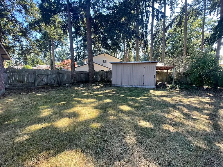 1168 Tulip Ln — Photo 4
