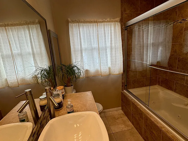 8958 N Swinton Ave — Photo 69