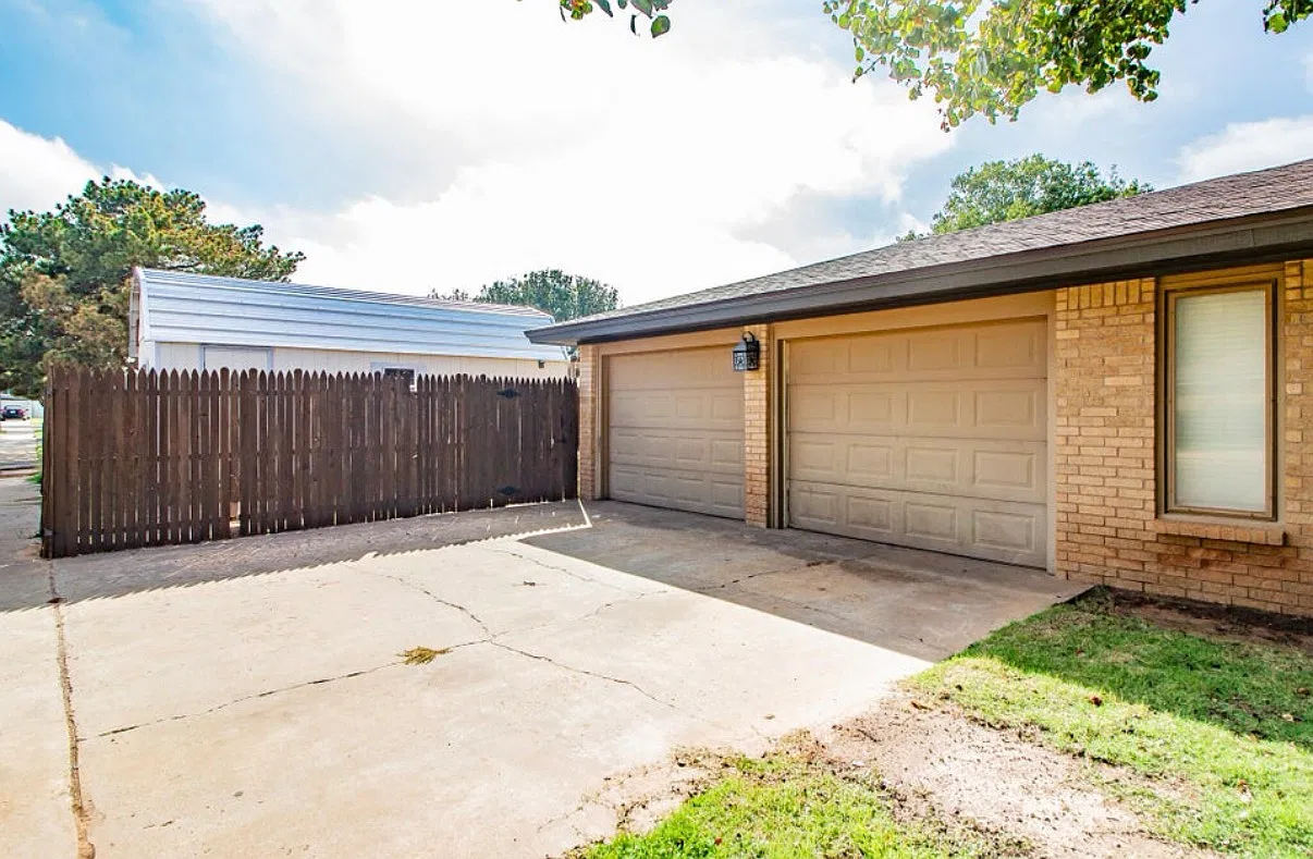3 bed, 1865 sqft, $2,100 — Photo 1