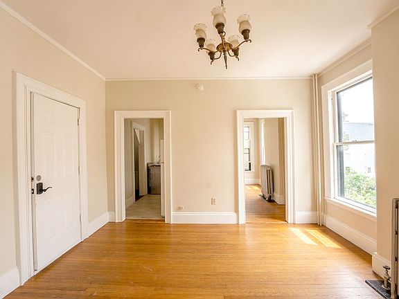 4th image of 52 Carleton St #3