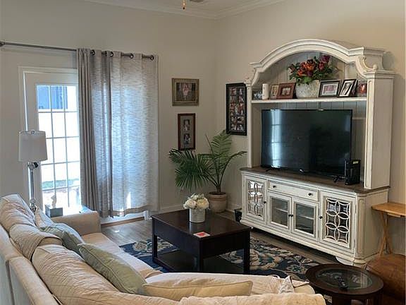 5th image of 223 Majestic Oaks Dr