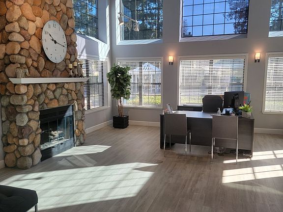 5th image of 1070 Lake Front Dr #616