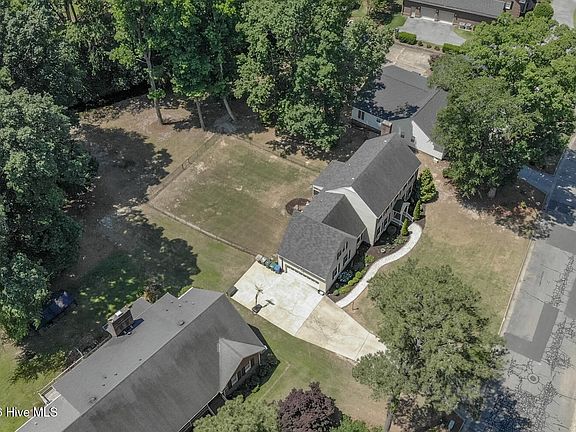 3rd image of 905 Cardinal Drive NW