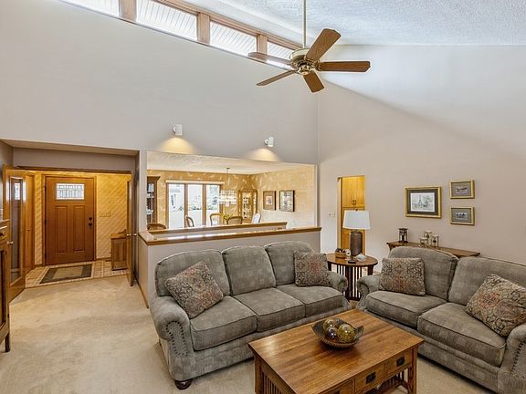 5th image of 9613 Tanglewood Dr