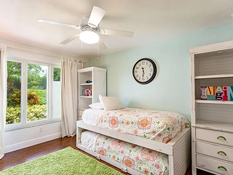 Second bedroom with trundle bed