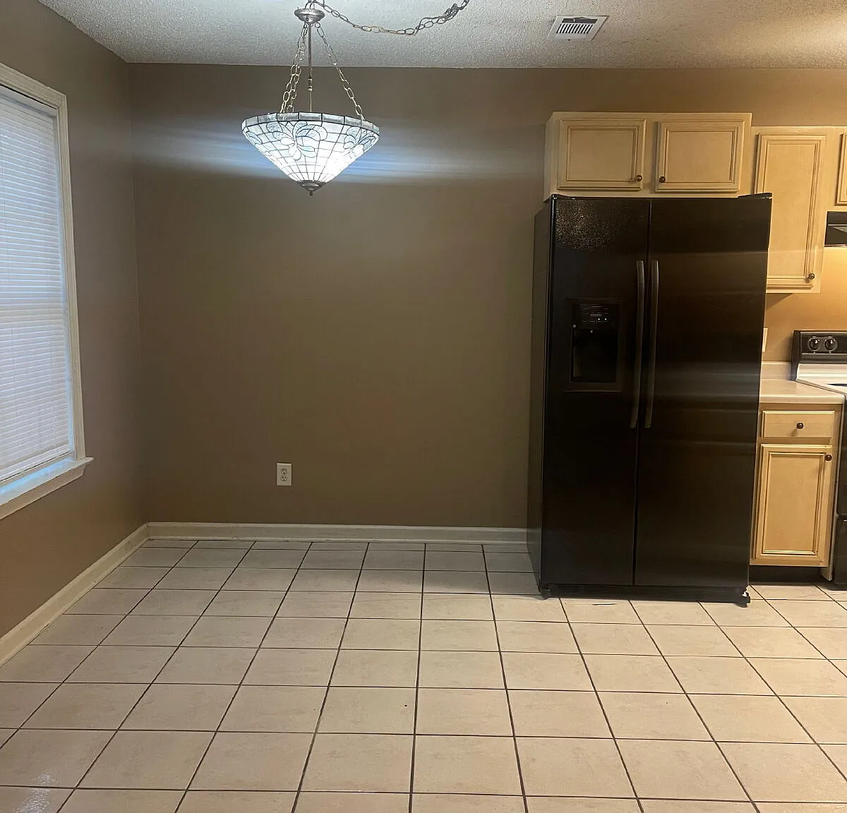 3 bed, 2.5 bath, 1220 sqft, $1,250 — Photo 4