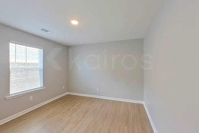 649 June St — Photo 12