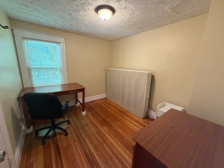 64 Barton St — Photo 10