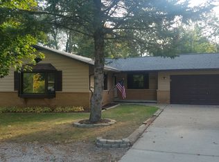 225 S Williams Lake Rd, Waterford, MI 48327