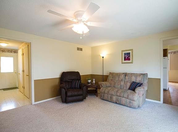 3rd image of 3203 Devereux Dr