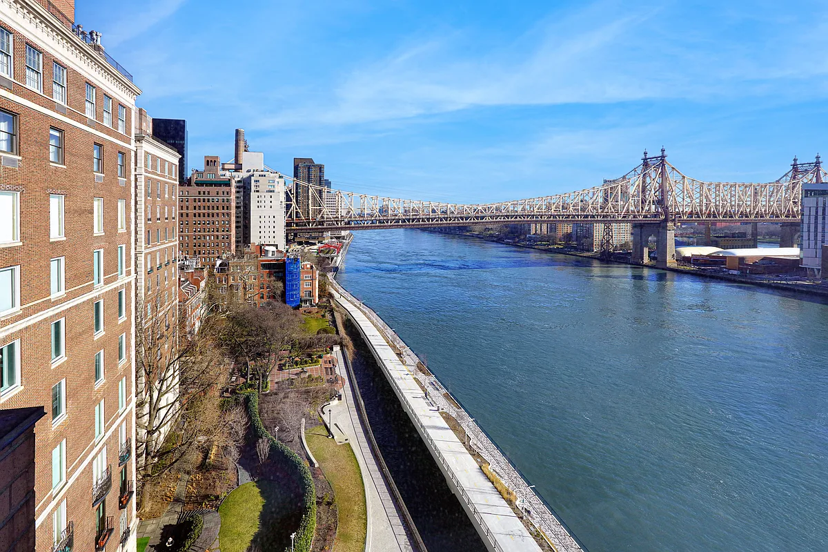 25 Sutton Pl S Unit 16E  