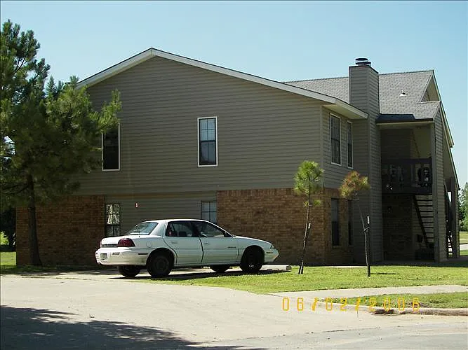 336 Chalmette Dr — Photo 1