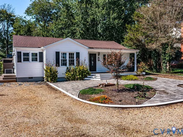 32 2nd Ave, Kilmarnock, VA 22482