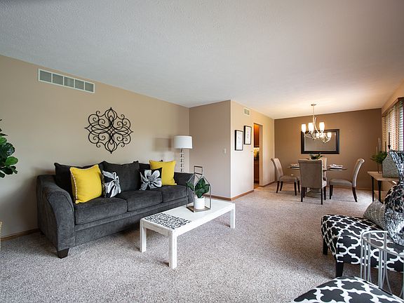 4th image of 3319 Applewood Ln