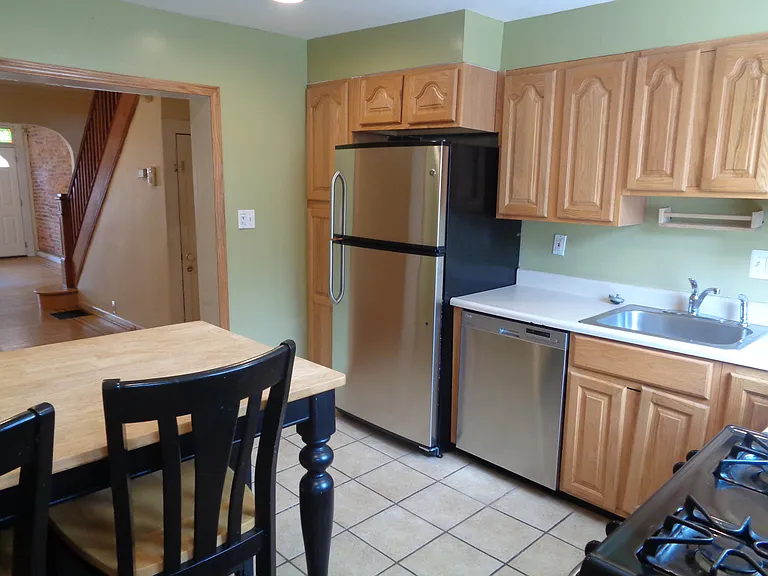 815 S Decker Ave — Photo 4