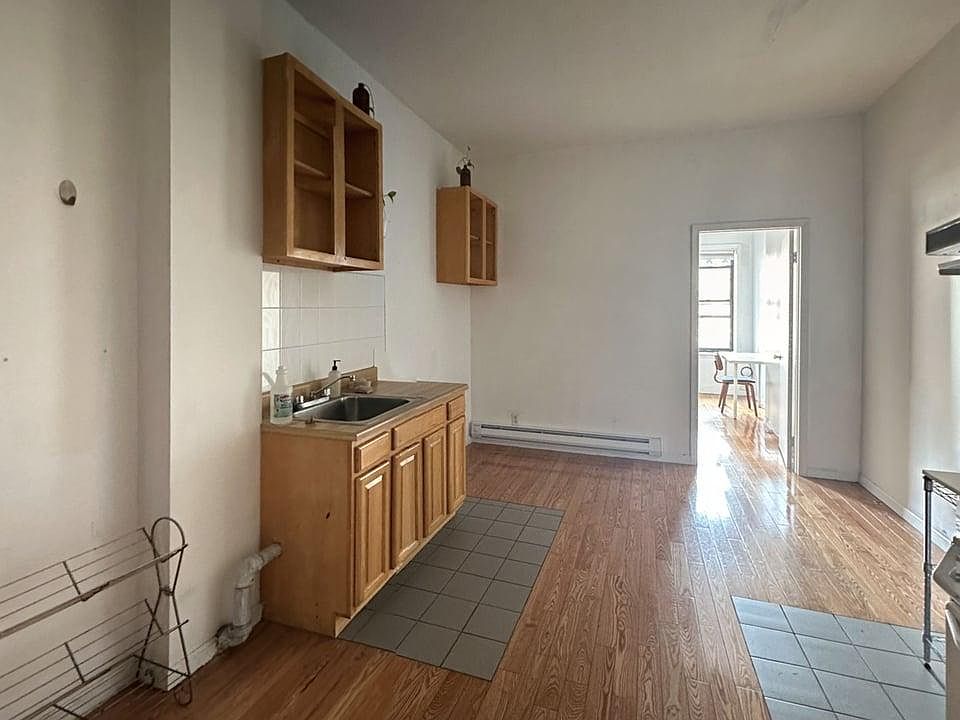 1st image of 27 Orchard St #2