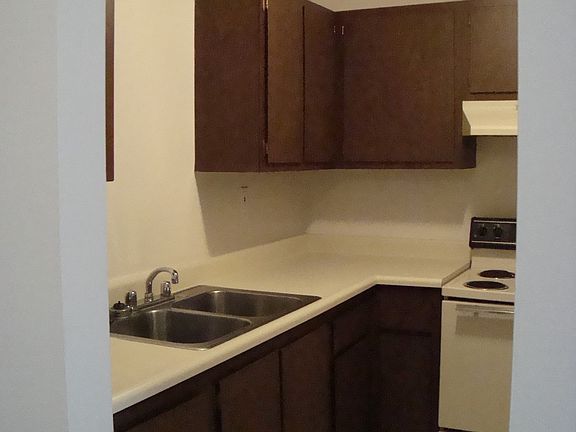 3rd image of 1326 E Towne Ln APT C