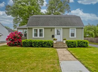 52 Gillette Cir, Springfield, MA 01118