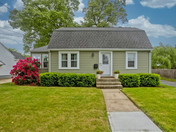 52 Gillette Cir, Springfield, MA 01118
