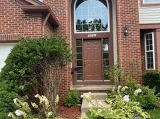 9791 Ravenshire Dr, Ypsilanti, MI 48198