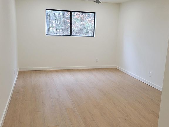 3rd image of 33 Dogwood Lake Dr