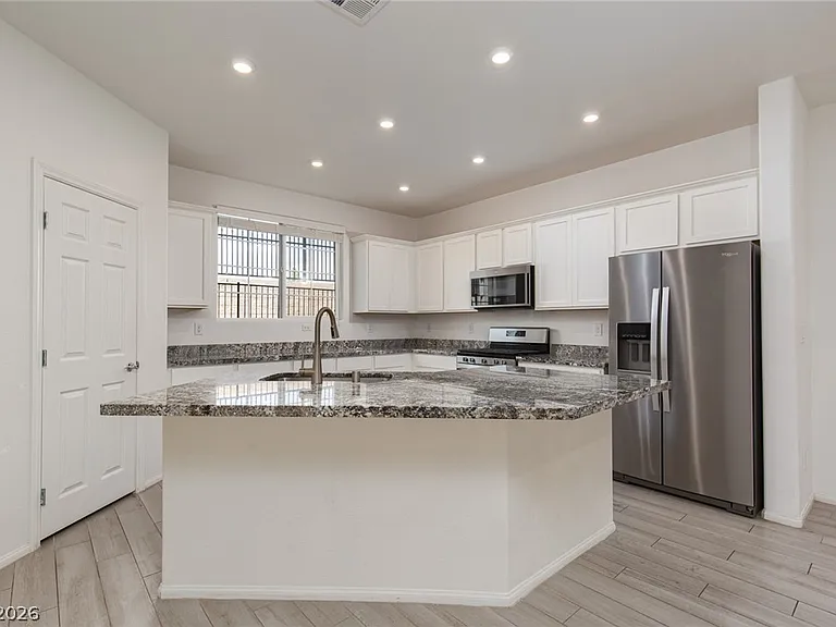 8045 Skye Foxx St — Photo 9