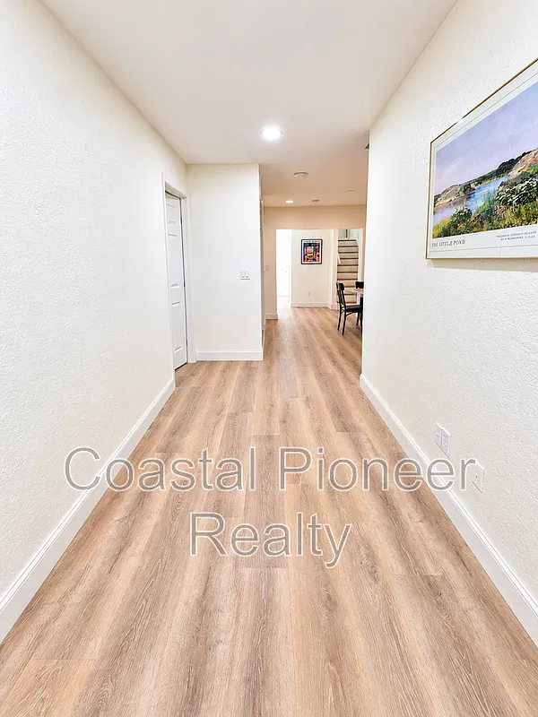 6 bed, 3.0 bath, 2731 sqft, $3,150 — Photo 4
