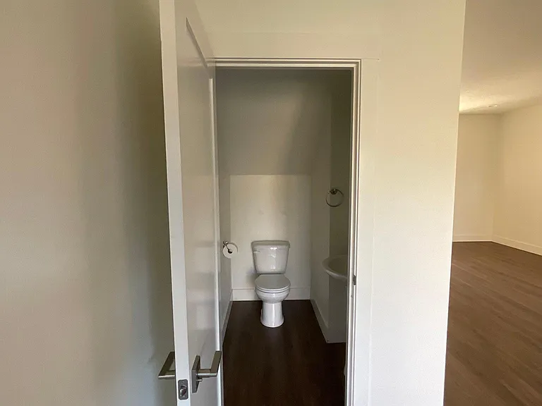 210 Lexington Ave #A — Photo 23