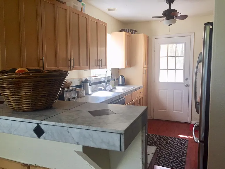 263 N Lomita Ave — Photo 6