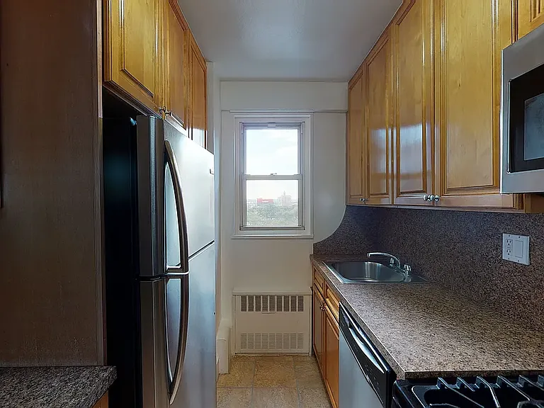 Shorecrest Towers — Photo 9