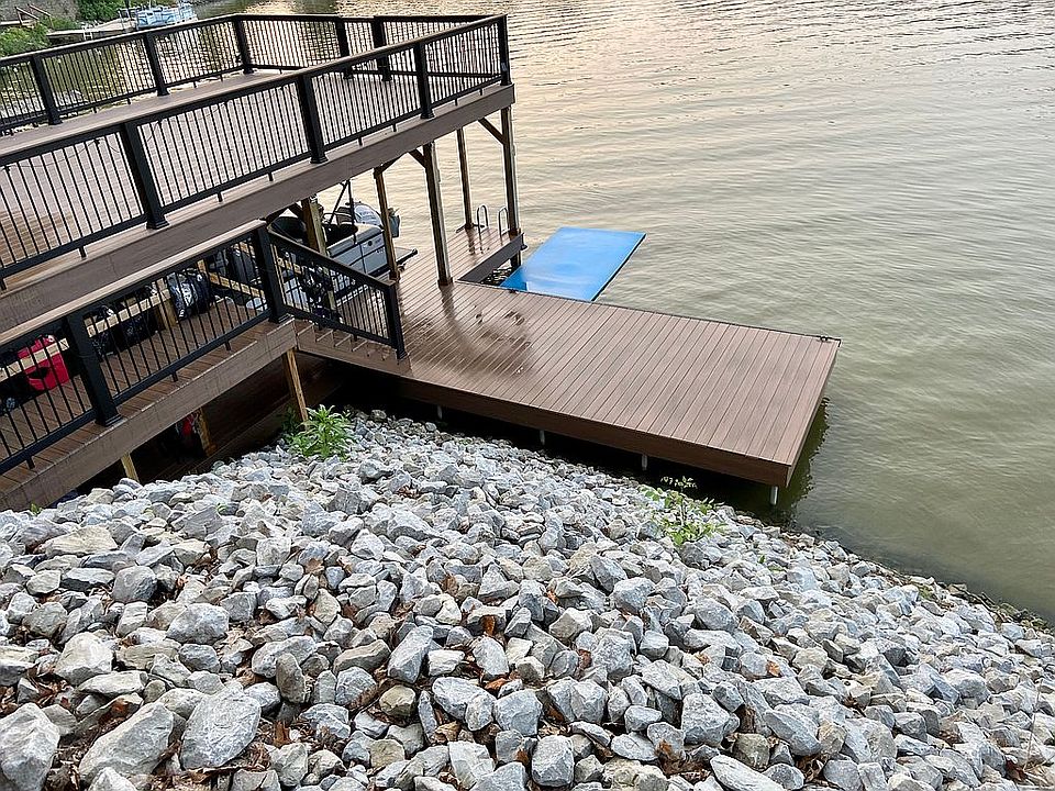 2nd image of 490 Lake Shore Dr