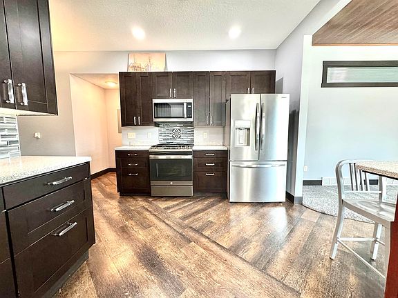 3rd image of 613 Commercial St
