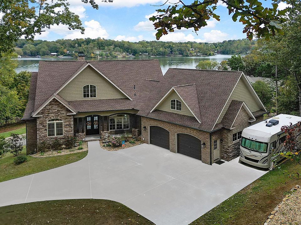 1st image of 110 Blue Herron Dr