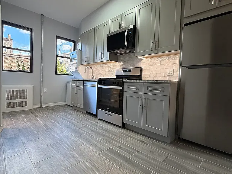 616 Manhattan Ave #3R — Photo 1